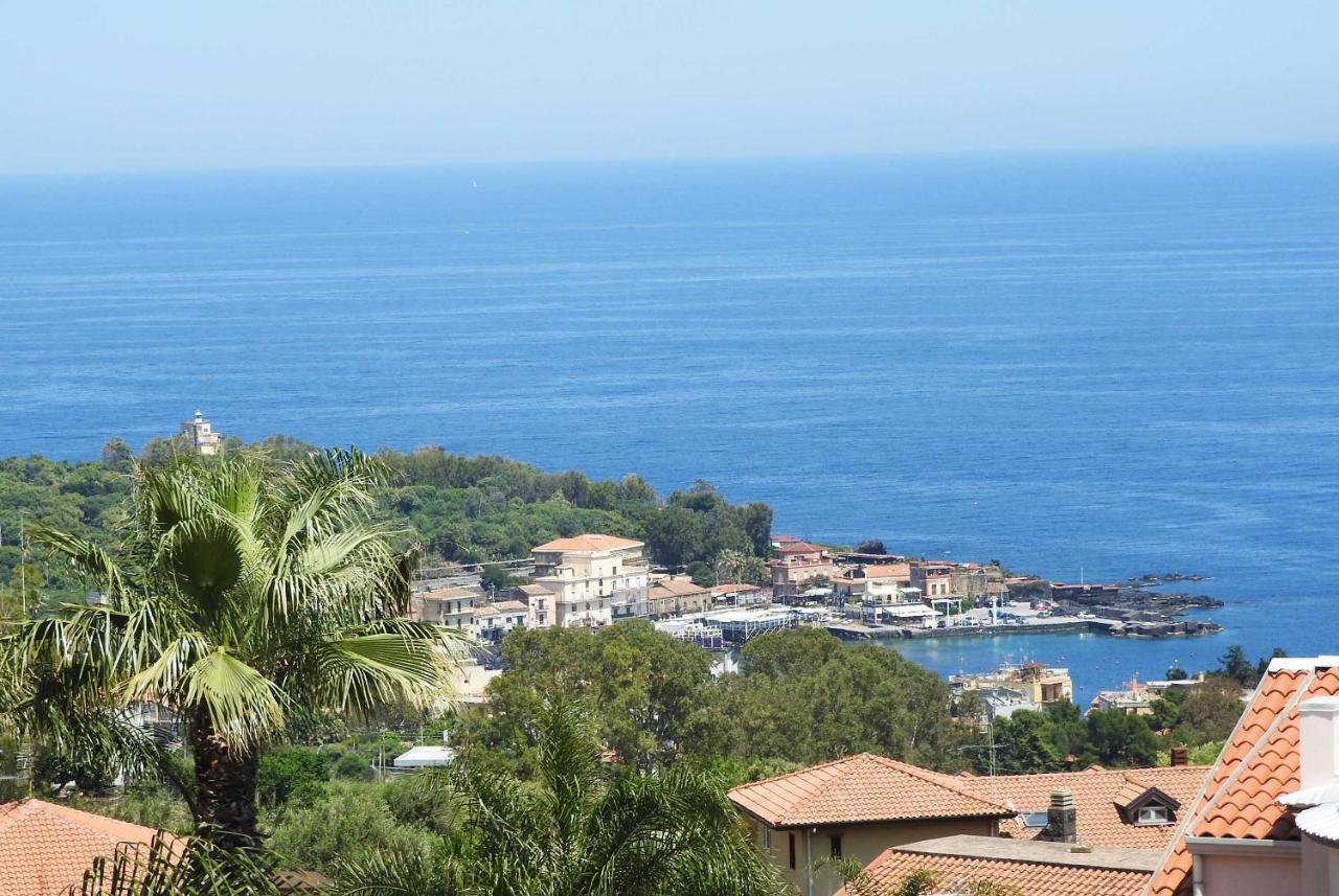 Appartement Mansarda Sul Mare Dei Ciclopi à Aci Trezza Extérieur photo