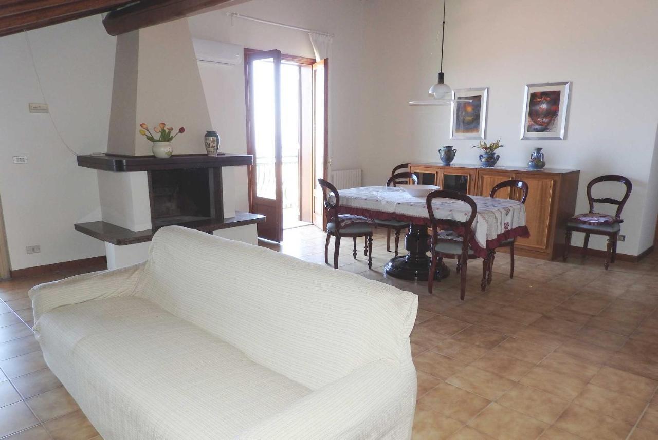 Appartement Mansarda Sul Mare Dei Ciclopi à Aci Trezza Extérieur photo