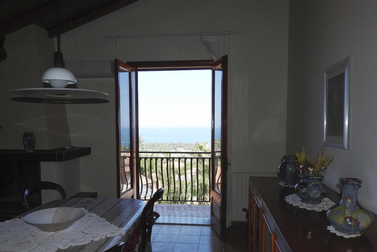 Appartement Mansarda Sul Mare Dei Ciclopi à Aci Trezza Extérieur photo